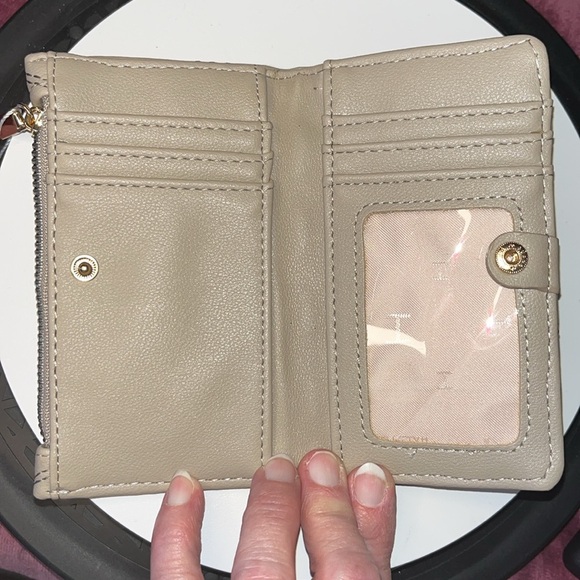 H. Halston NWT Wallet  ID holder coin purse quilted  Taupe  5.5”w x 3.5”h x .75d - Picture 10 of 15